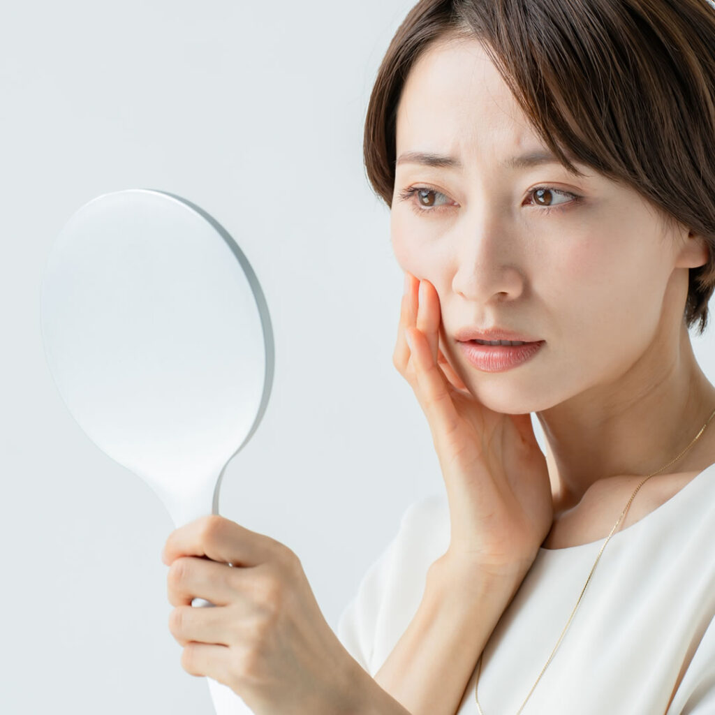 シワが気になっている女性