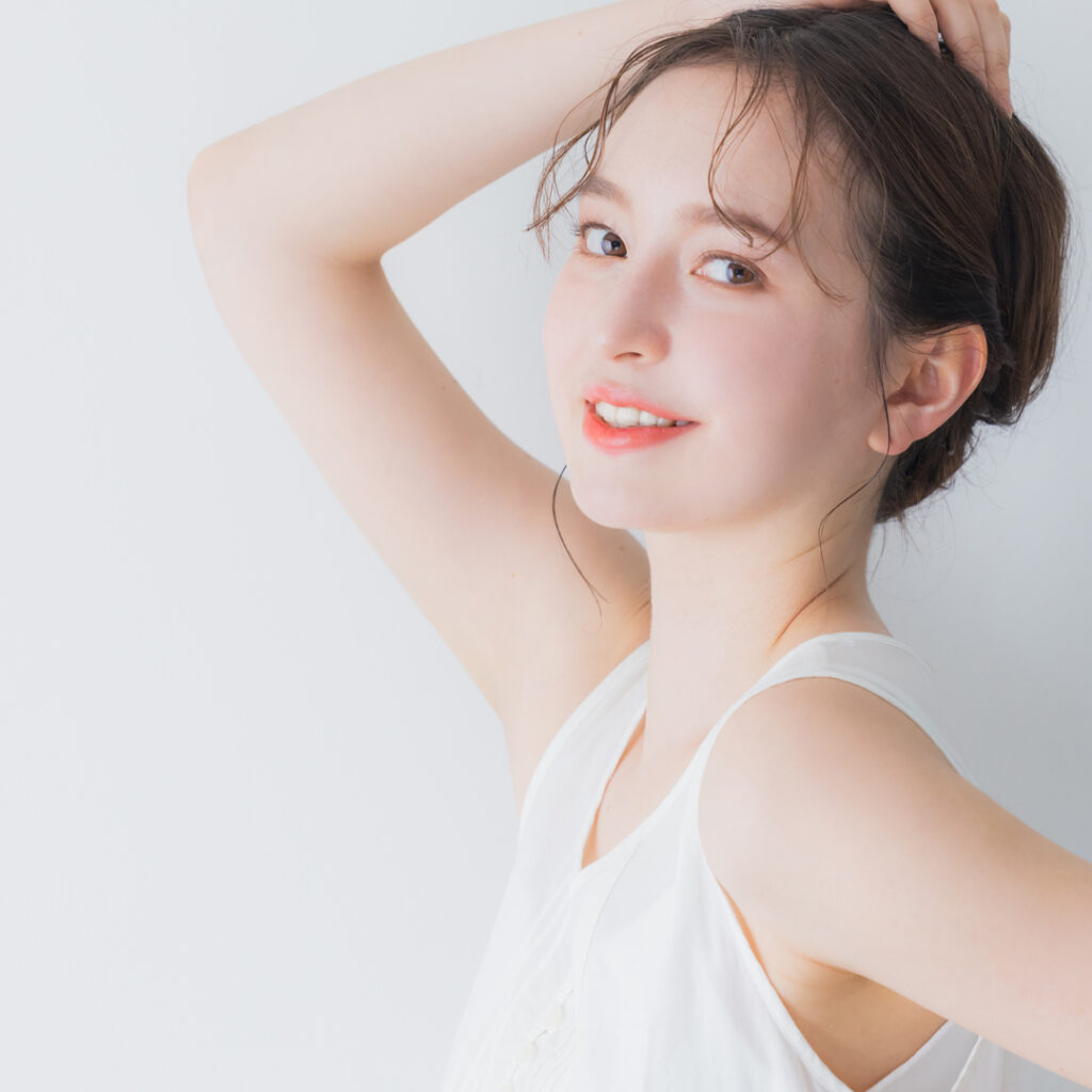 脇を脱毛した女性のイメージ