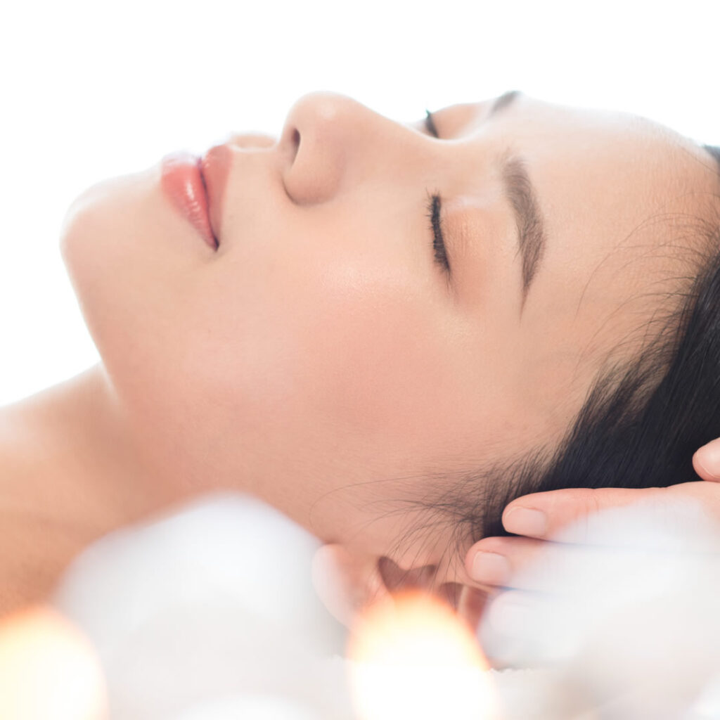 肌の治療をしている様子