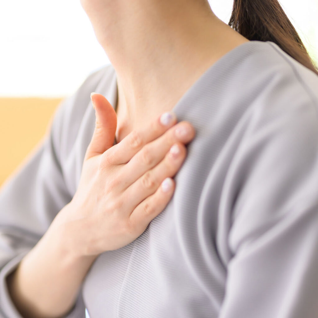 心臓に違和感がある女性