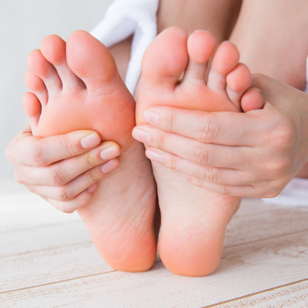 水虫に悩む女性の足